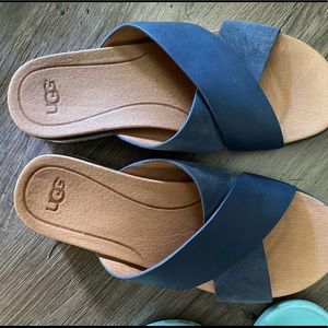 Ugg Kari slip on sandal in Navy